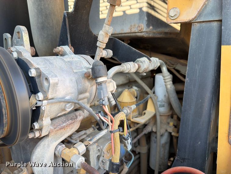 image for item FK3402 2001 Caterpillar 953C track loader