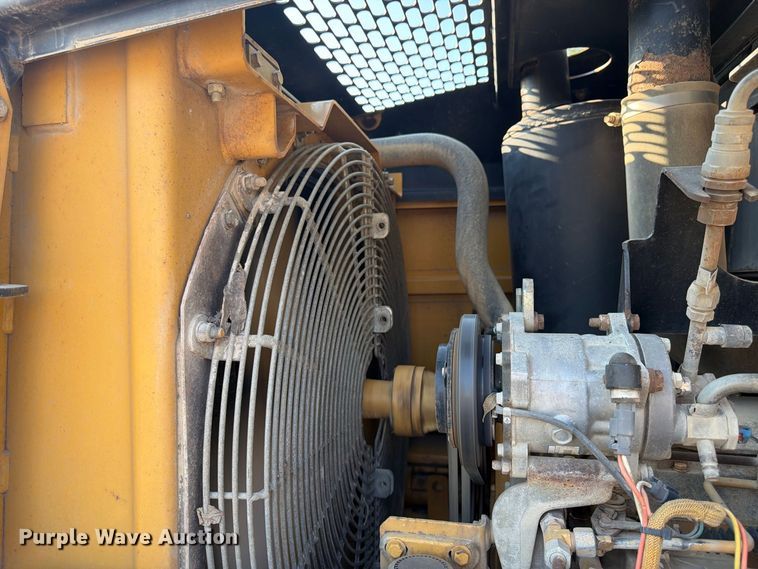 image for item FK3402 2001 Caterpillar 953C track loader