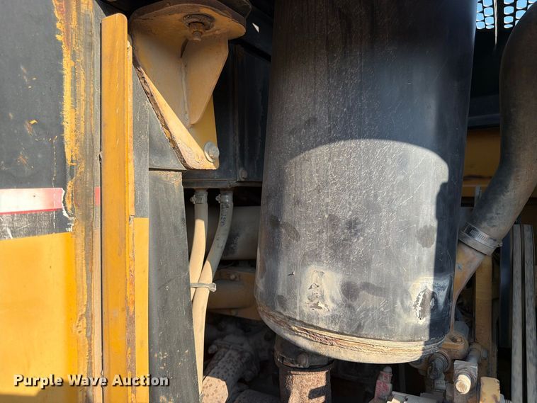 image for item FK3402 2001 Caterpillar 953C track loader