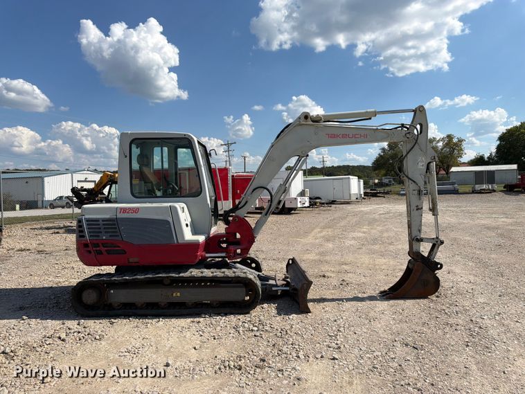 image for item FK3411 2010 Takeuchi TB250 mini excavator