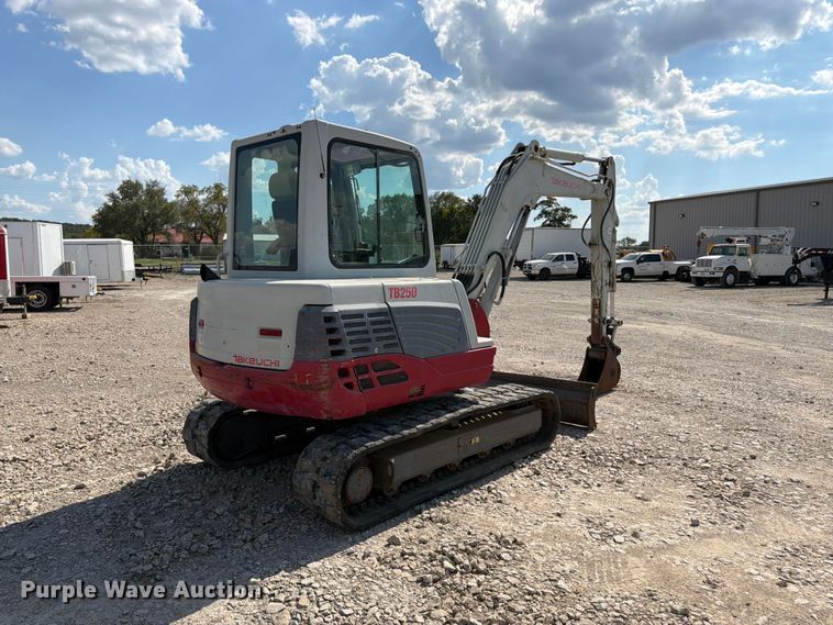 image for item FK3411 2010 Takeuchi TB250 mini excavator
