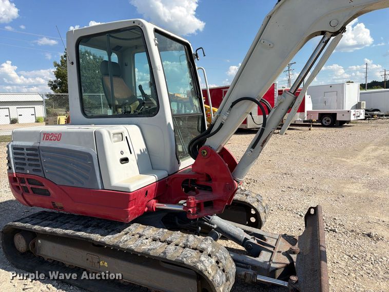 image for item FK3411 2010 Takeuchi TB250 mini excavator