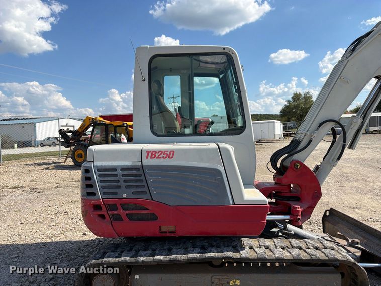 image for item FK3411 2010 Takeuchi TB250 mini excavator