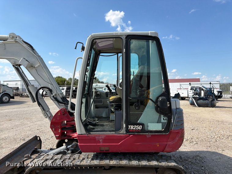 image for item FK3411 2010 Takeuchi TB250 mini excavator