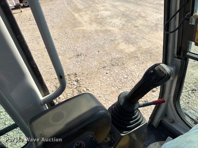 image for item FK3411 2010 Takeuchi TB250 mini excavator