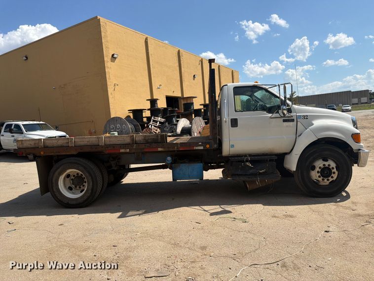 image for item FK3667 2011 Ford F750 flatbed truck