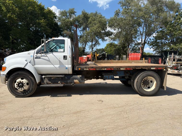 image for item FK3667 2011 Ford F750 flatbed truck
