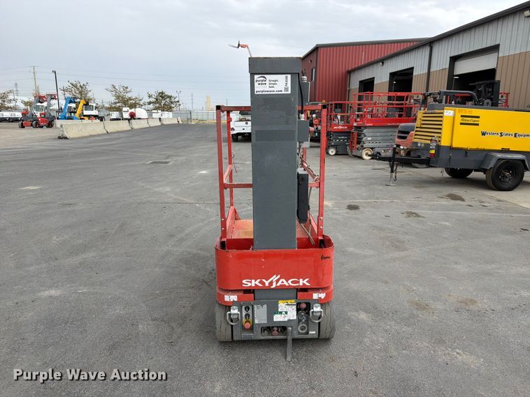 image for item FK4590 2017 Skyjack SJ16 vertical lift