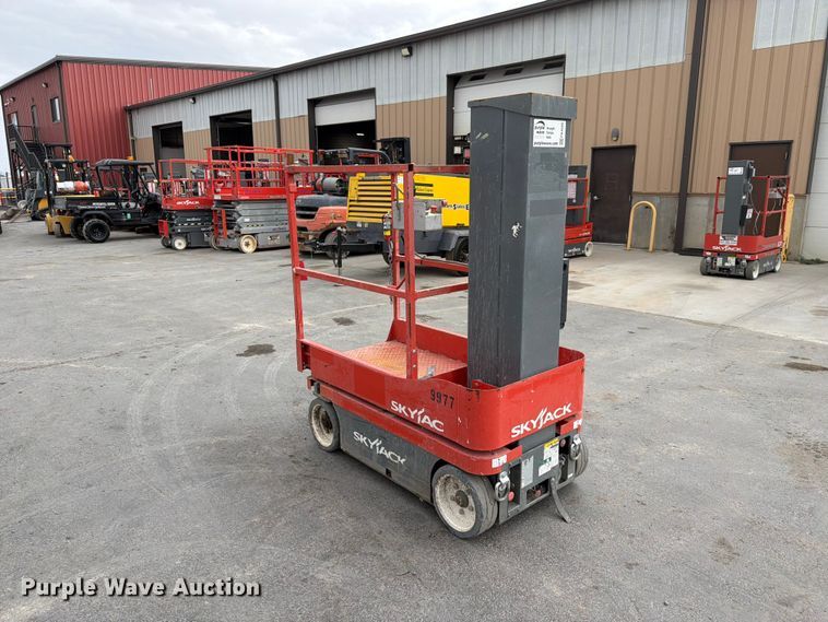 image for item FK4590 2017 Skyjack SJ16 vertical lift