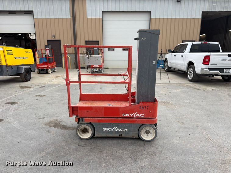 image for item FK4590 2017 Skyjack SJ16 vertical lift