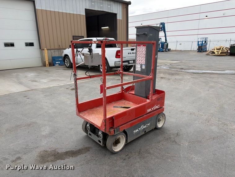 image for item FK4590 2017 Skyjack SJ16 vertical lift