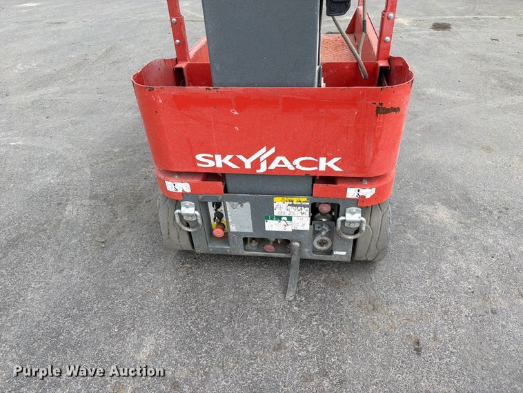 image for item FK4590 2017 Skyjack SJ16 vertical lift