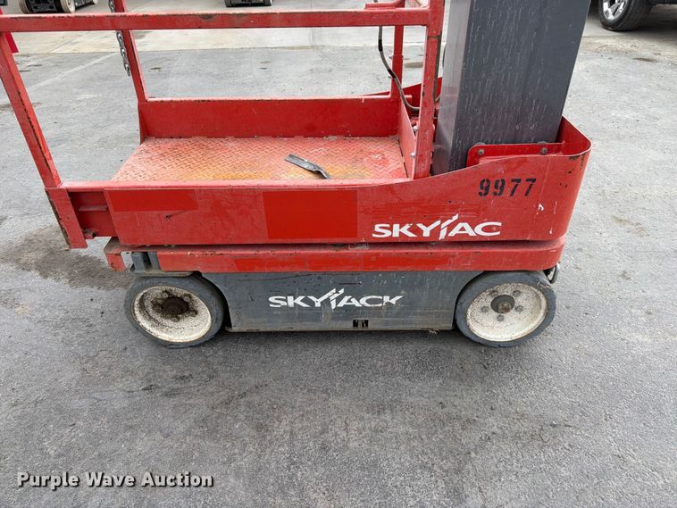 image for item FK4590 2017 Skyjack SJ16 vertical lift