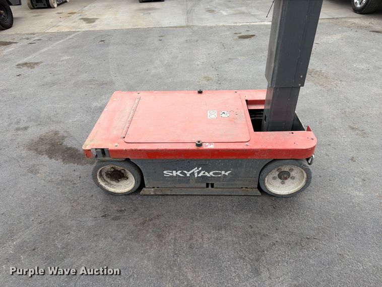 image for item FK4590 2017 Skyjack SJ16 vertical lift