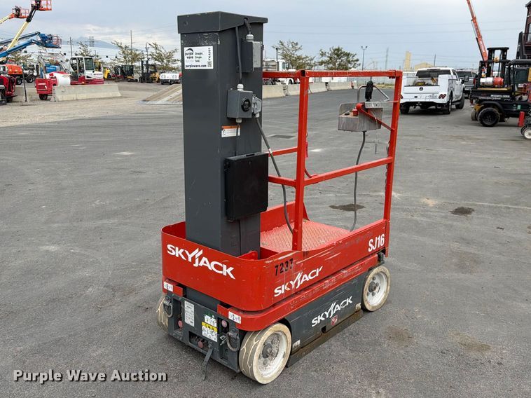 image for item FK4591 2016 Skyjack SJ16 vertical lift
