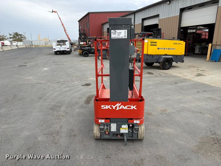 image for item FK4591 2016 Skyjack SJ16 vertical lift