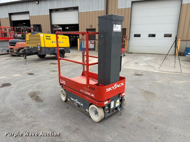 image for item FK4591 2016 Skyjack SJ16 vertical lift
