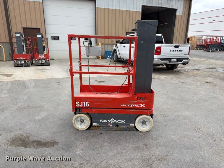 image for item FK4591 2016 Skyjack SJ16 vertical lift