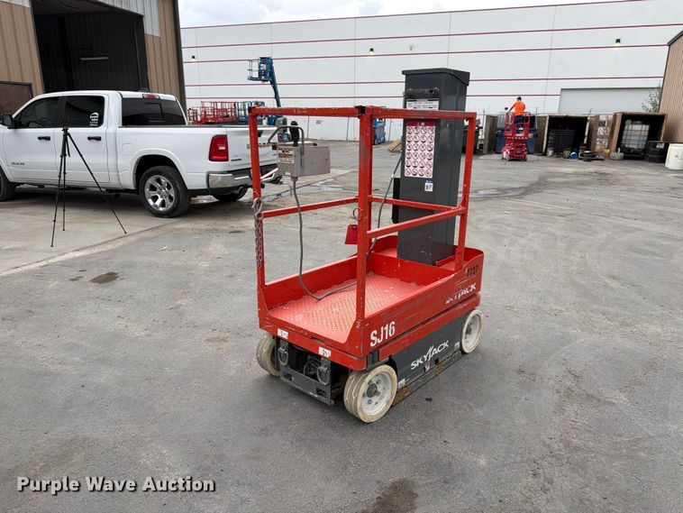 image for item FK4591 2016 Skyjack SJ16 vertical lift