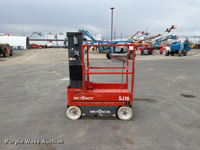 image for item FK4591 2016 Skyjack SJ16 vertical lift