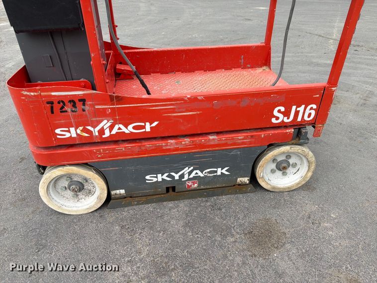image for item FK4591 2016 Skyjack SJ16 vertical lift
