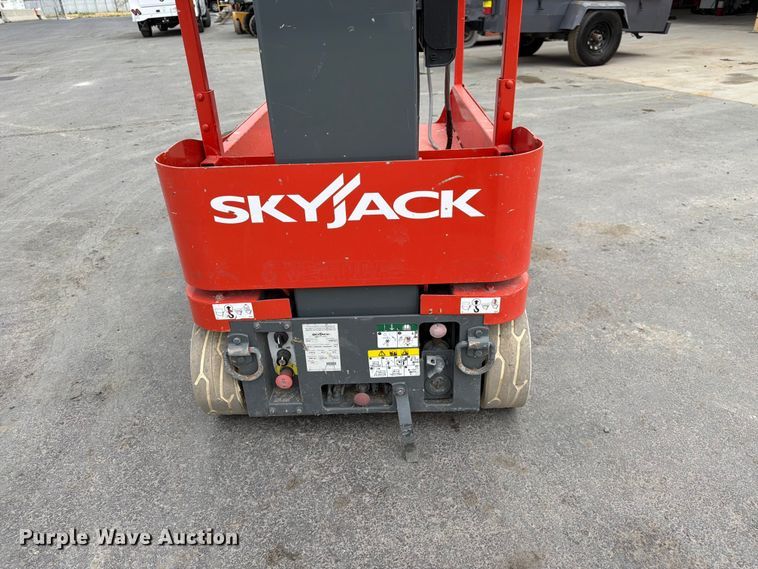 image for item FK4591 2016 Skyjack SJ16 vertical lift