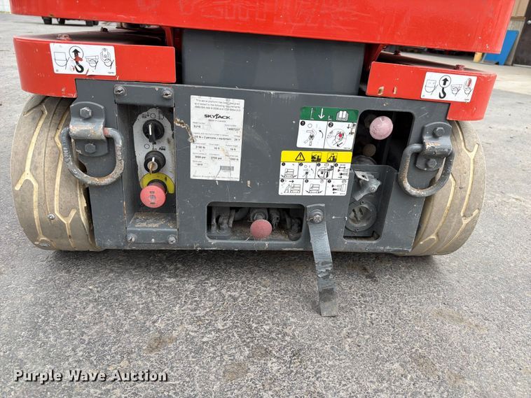 image for item FK4591 2016 Skyjack SJ16 vertical lift