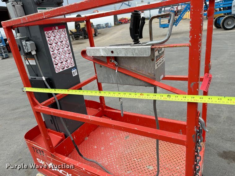 image for item FK4591 2016 Skyjack SJ16 vertical lift