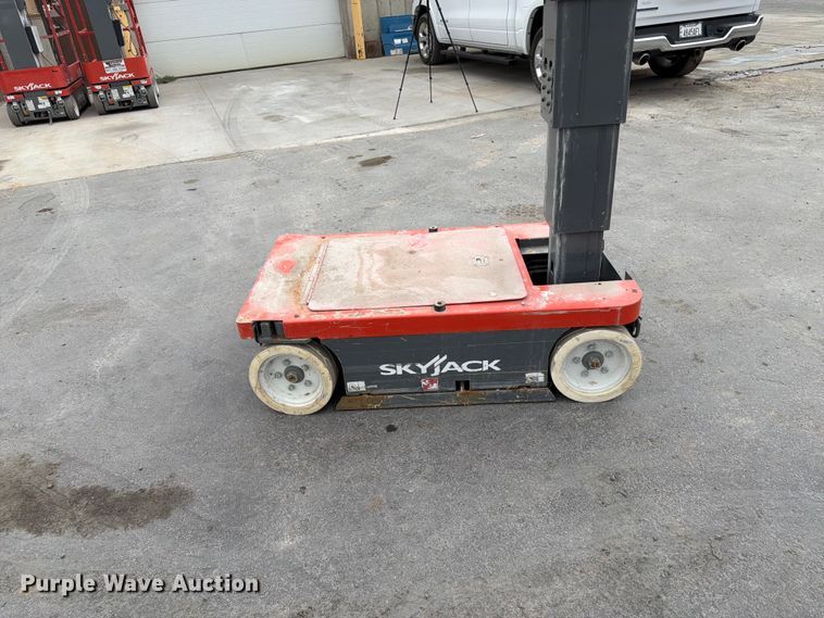 image for item FK4591 2016 Skyjack SJ16 vertical lift