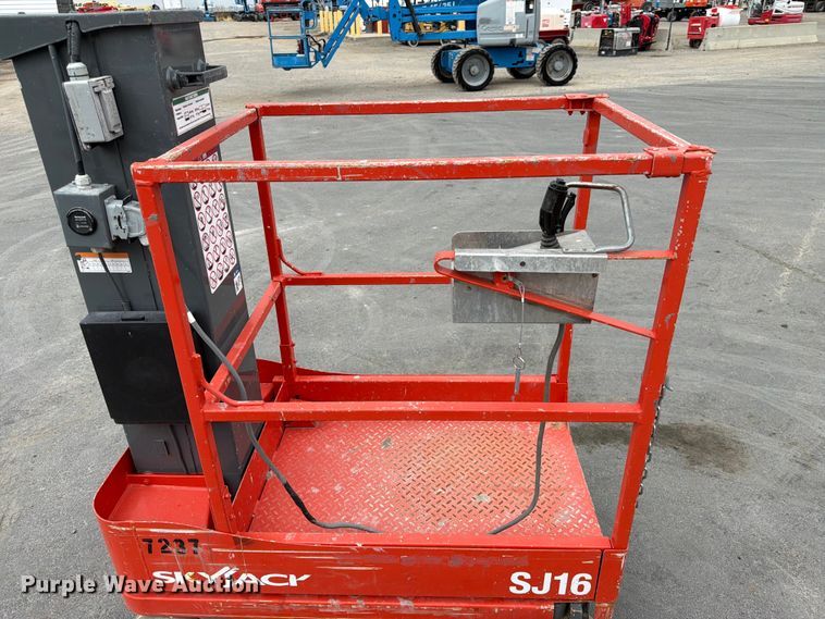image for item FK4591 2016 Skyjack SJ16 vertical lift