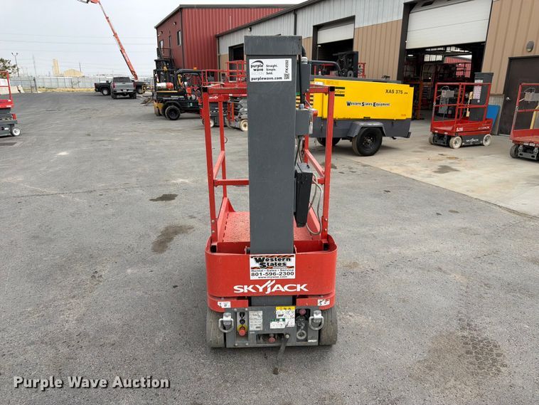 image for item FK4592 2017 Skyjack SJ12 vertical lift
