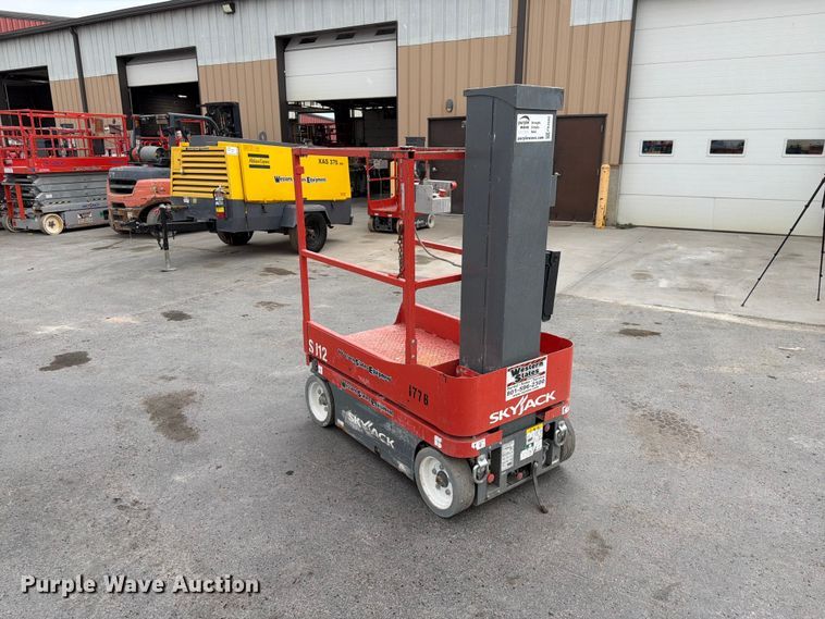 image for item FK4592 2017 Skyjack SJ12 vertical lift