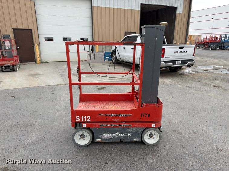 image for item FK4592 2017 Skyjack SJ12 vertical lift