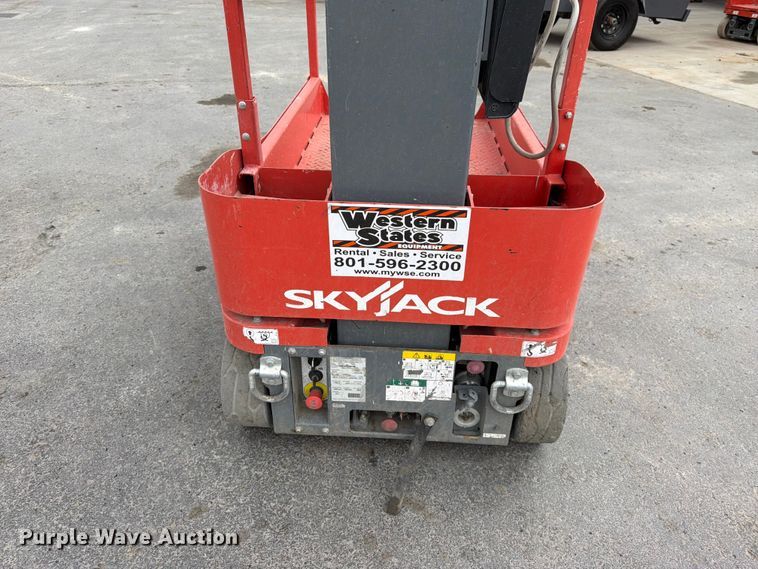 image for item FK4592 2017 Skyjack SJ12 vertical lift
