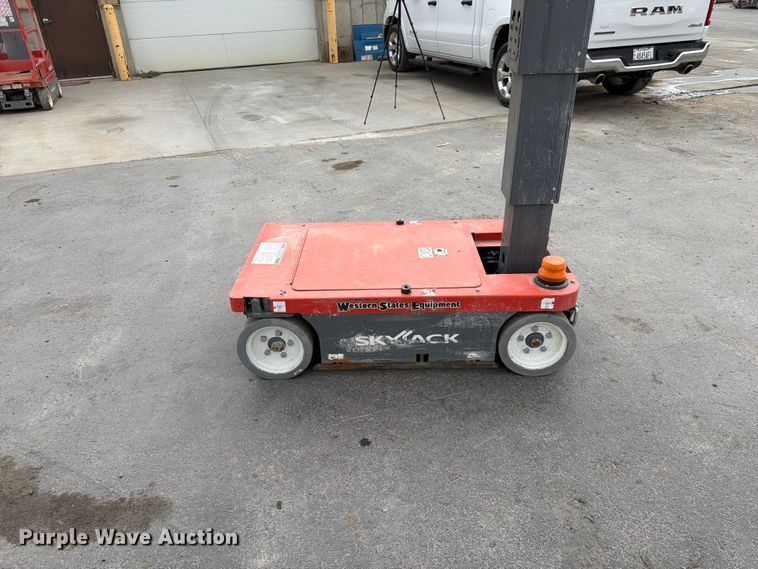 image for item FK4592 2017 Skyjack SJ12 vertical lift