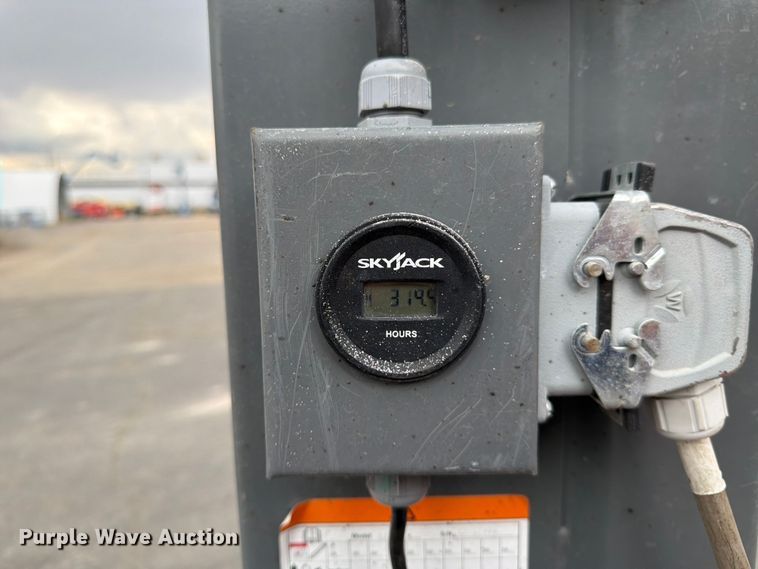 image for item FK4592 2017 Skyjack SJ12 vertical lift