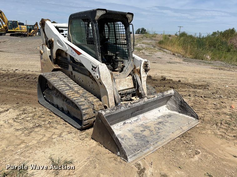 image for item FK5076 2021 Bobcat T740 tracked skid steer loader