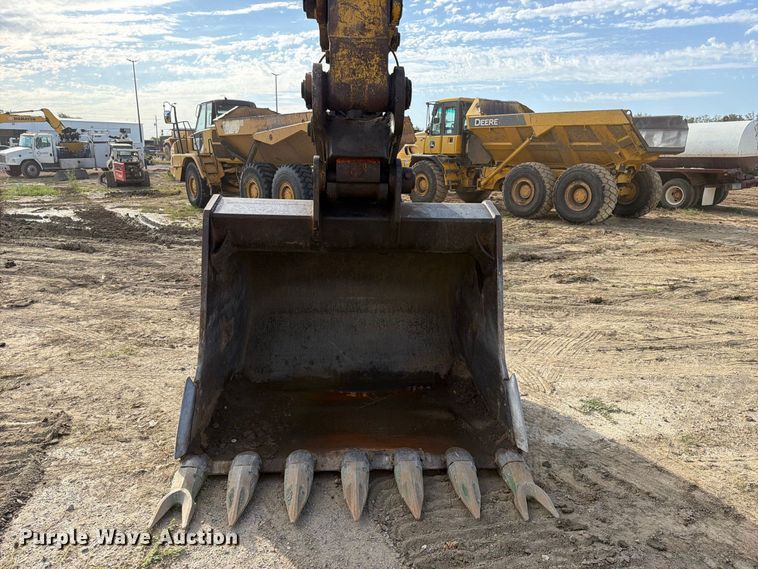 image for item FK5078 2013 Komatsu PC490LC-10 excavator