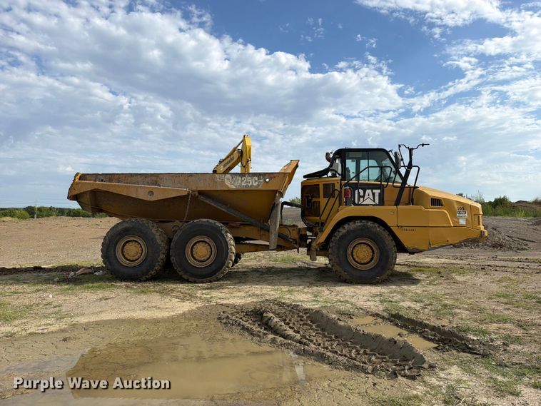 image for item FK5082 2015 Caterpillar 725C articulated haul truck