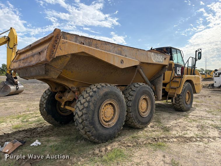 image for item FK5082 2015 Caterpillar 725C articulated haul truck