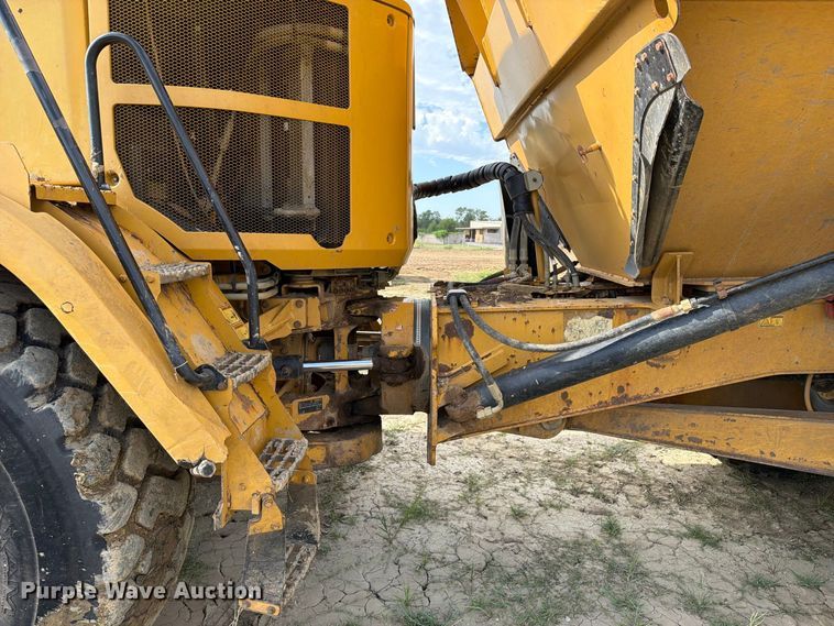 image for item FK5082 2015 Caterpillar 725C articulated haul truck