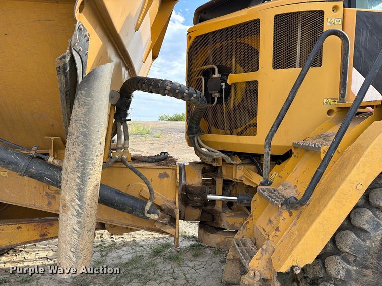 image for item FK5082 2015 Caterpillar 725C articulated haul truck