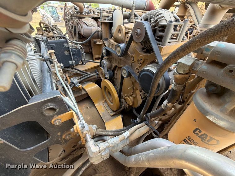 image for item FK5082 2015 Caterpillar 725C articulated haul truck