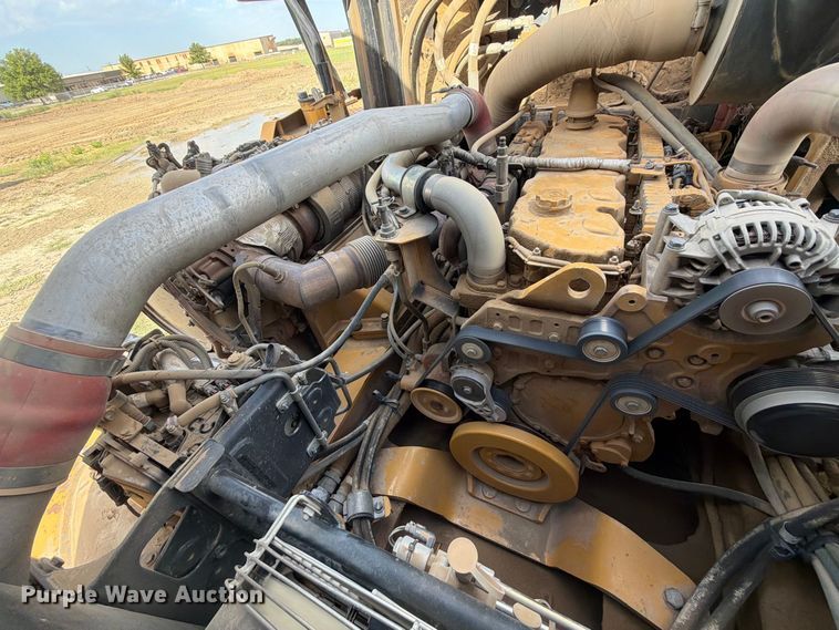 image for item FK5082 2015 Caterpillar 725C articulated haul truck