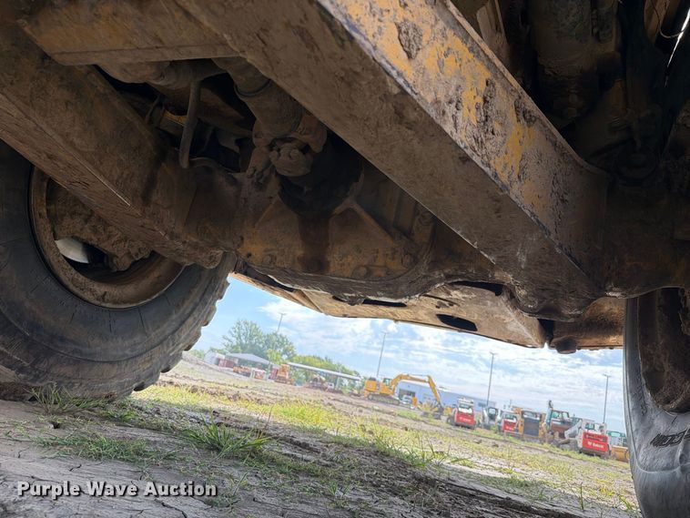 image for item FK5082 2015 Caterpillar 725C articulated haul truck
