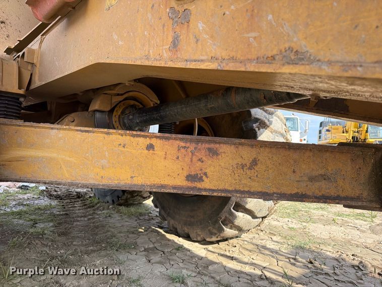 image for item FK5082 2015 Caterpillar 725C articulated haul truck