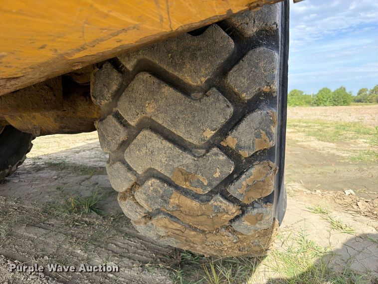 image for item FK5082 2015 Caterpillar 725C articulated haul truck