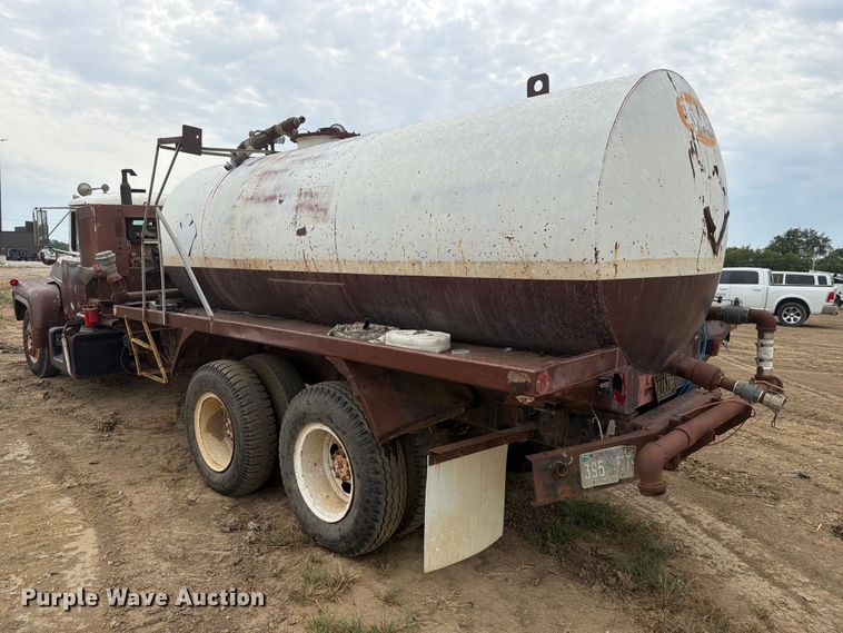 image for item FK5084 1971 Mack R685 water truck
