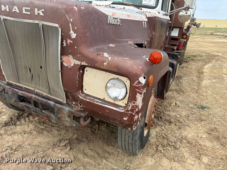 image for item FK5084 1971 Mack R685 water truck