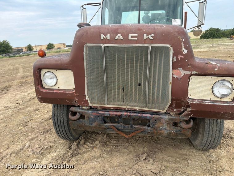 image for item FK5084 1971 Mack R685 water truck